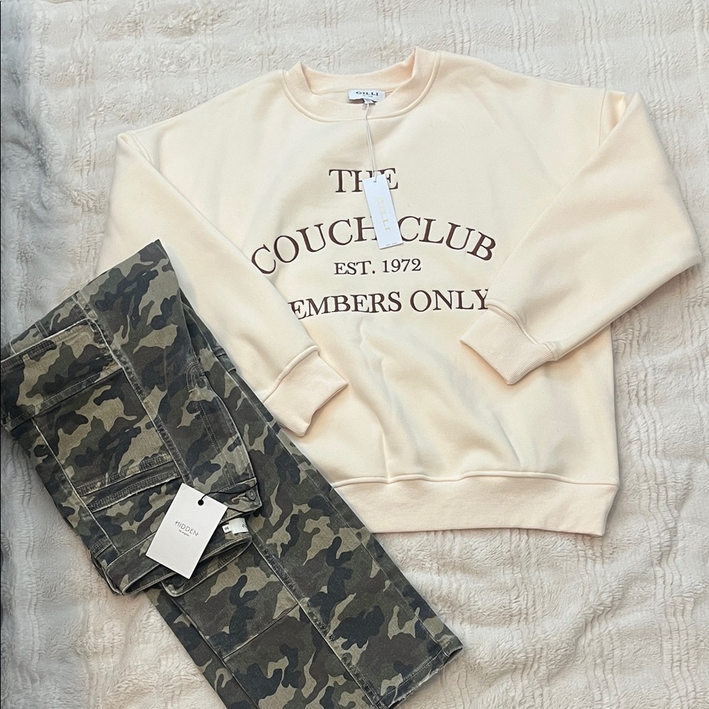 Cream Sweatshirt with tags